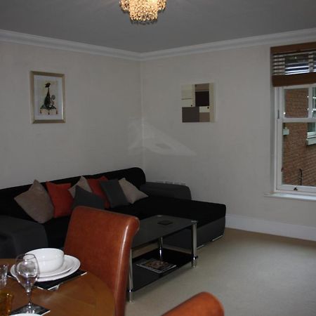 Canterbury Elms Court Apartment Стая снимка