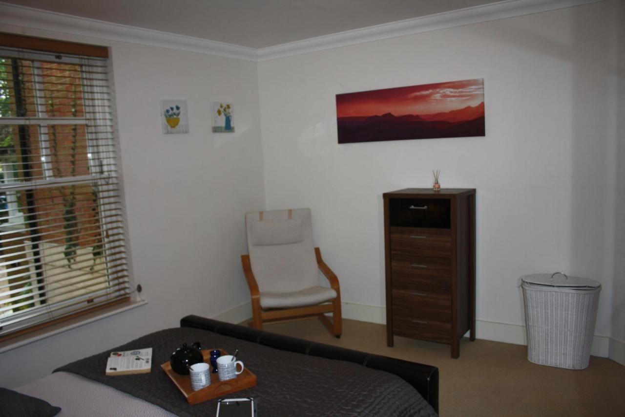 Canterbury Elms Court Apartment Стая снимка