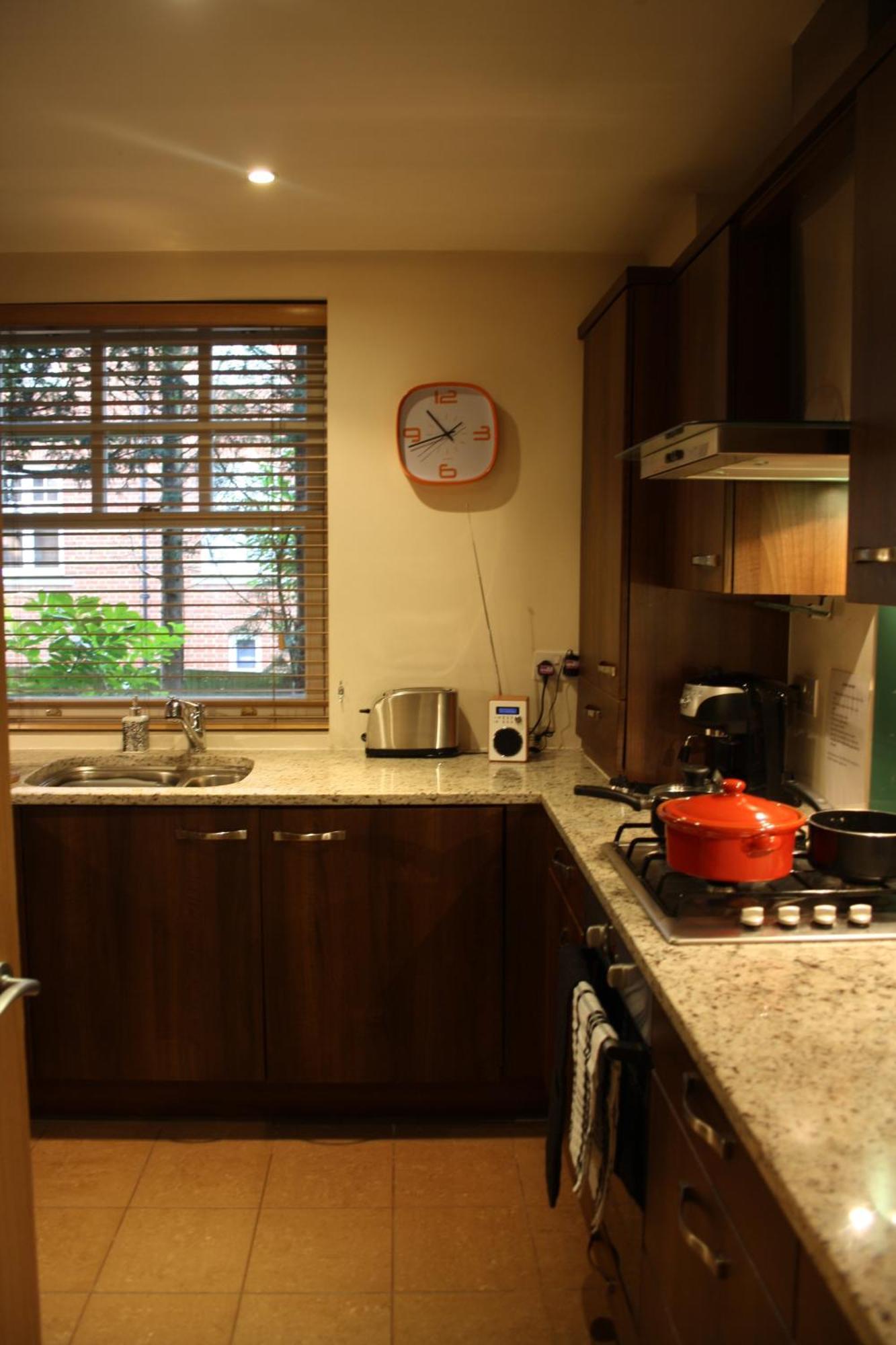 Canterbury Elms Court Apartment Екстериор снимка